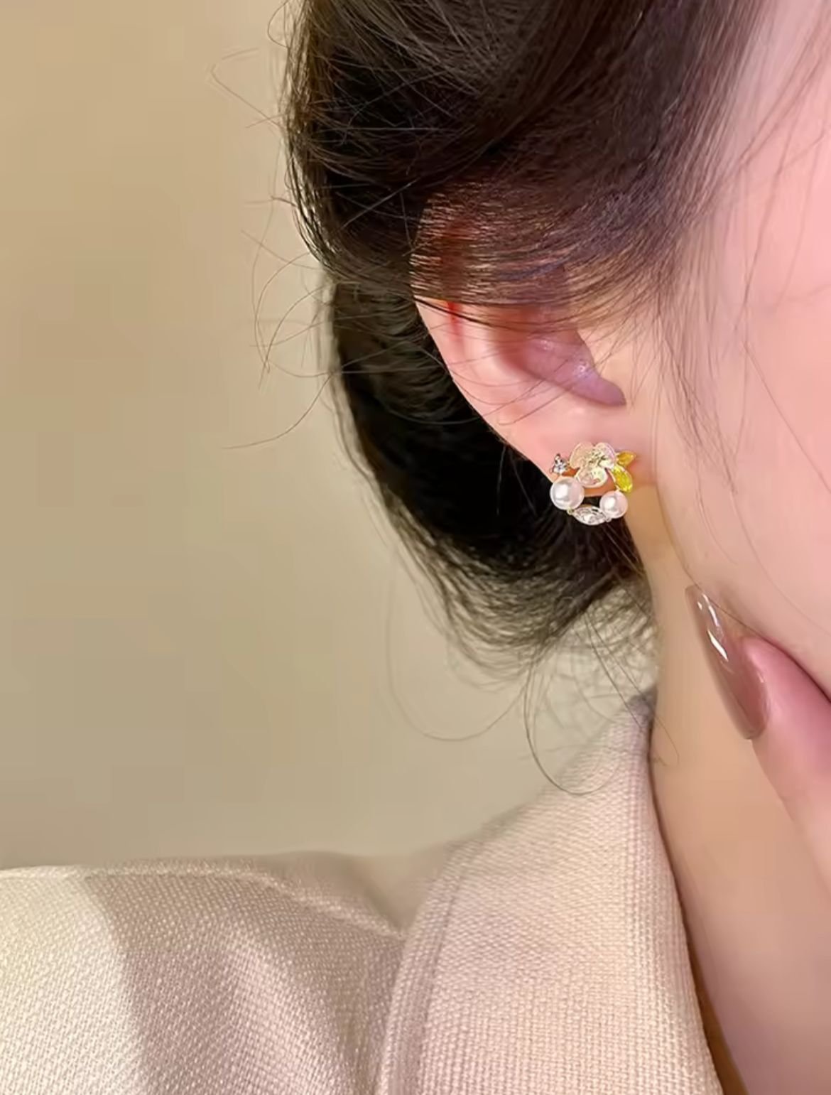 AWT-118 Korean Leaf Sparkling Pearl Earrings