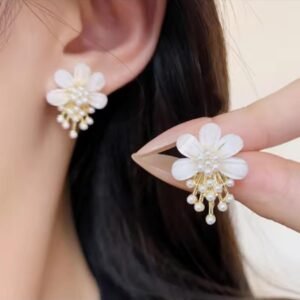 ZJX-162 Flower Pearl Korean Earrings- Golden Rs 268